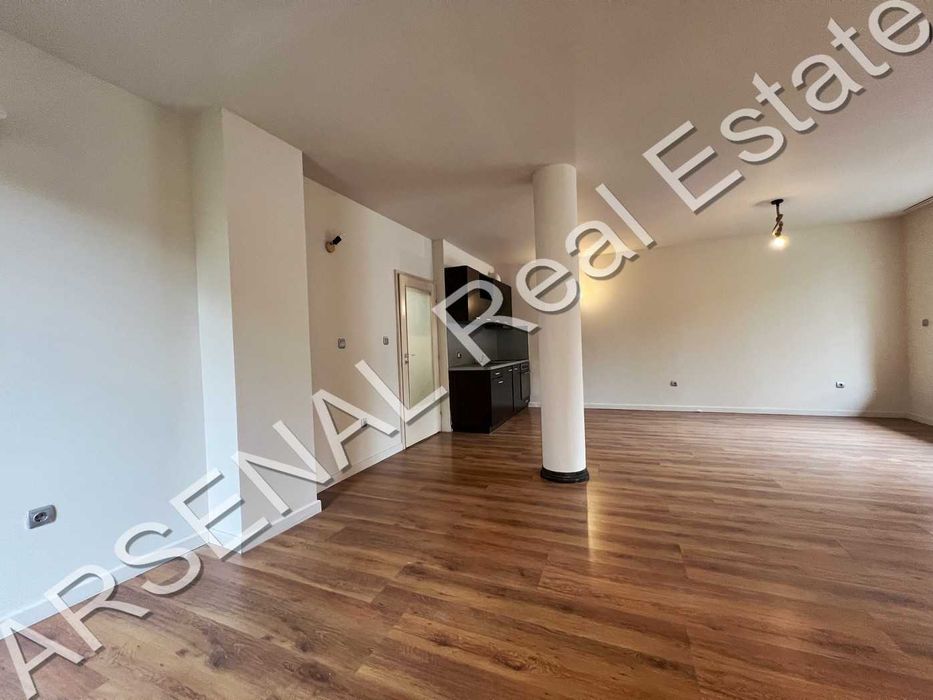 Тристаен апартамент за продажба, Център