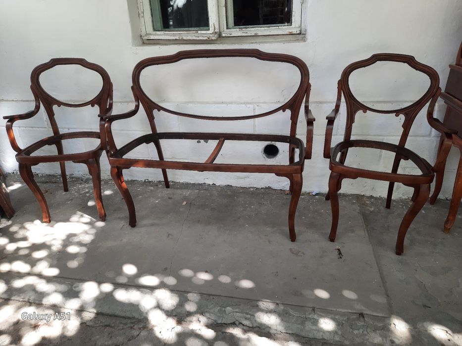 Продается антикварные столики.