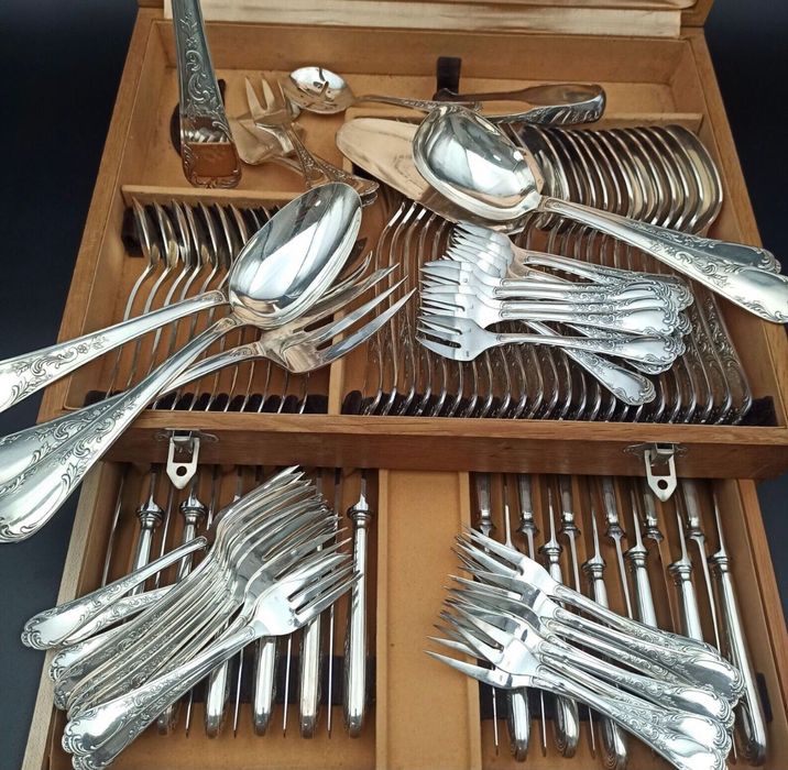 Tacimuri argintate 107 piese-12 persoane