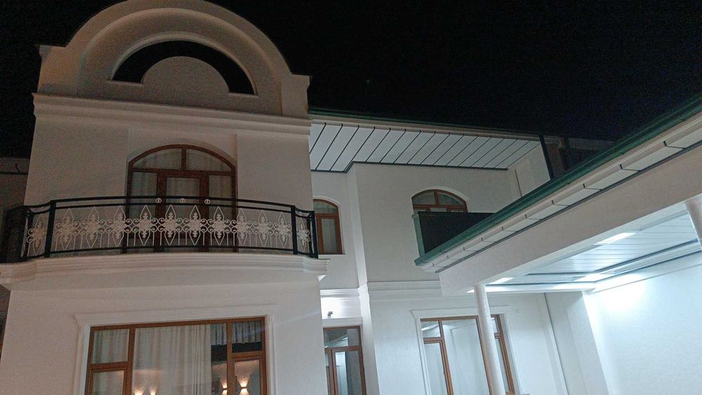 Shayxontohurda 3qavatli uy sotiladi 2.7sotix, yangi remont, keng fasad