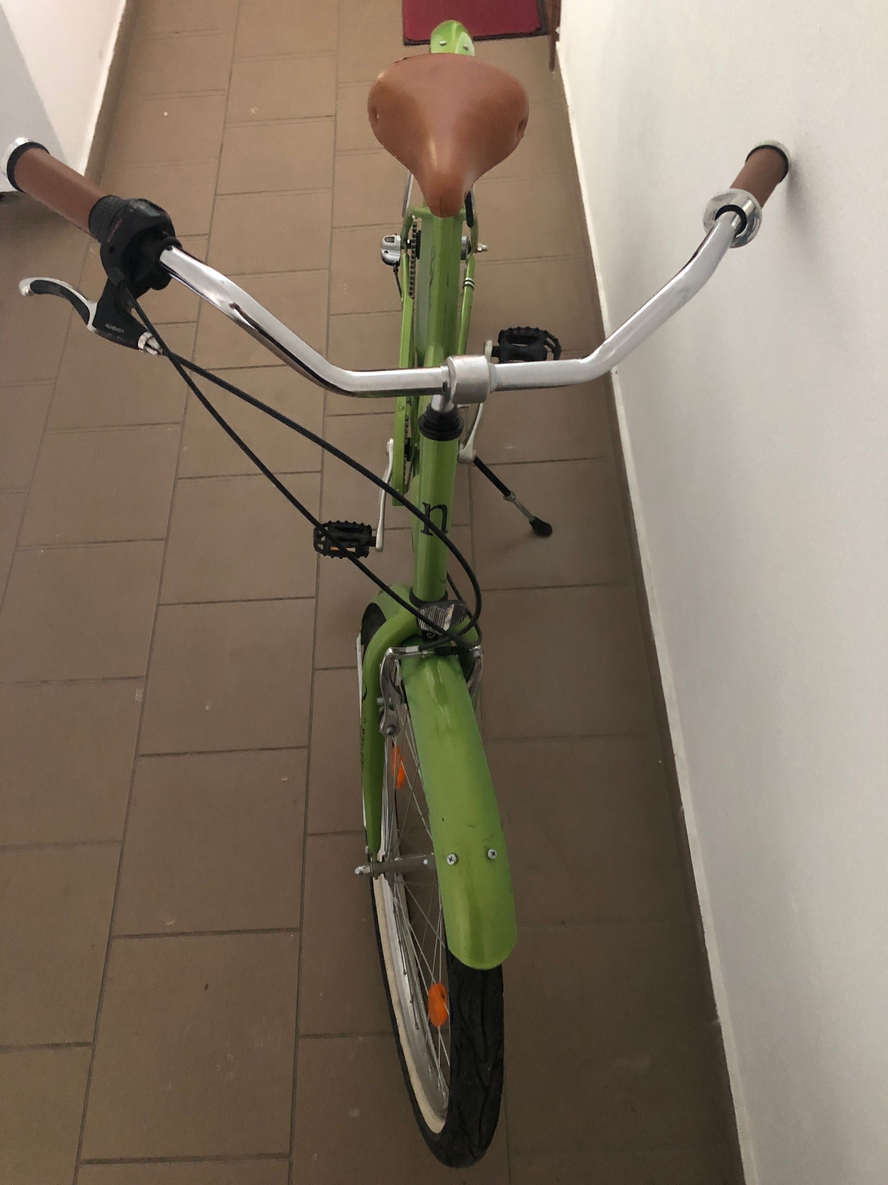 Bicicleta femei dama Neuzer Cruiser 3 viteze  aproape noua.