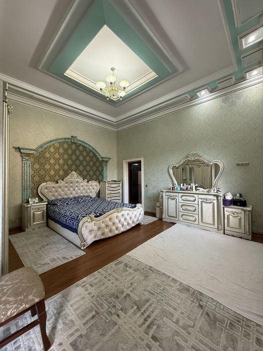 Продаётся 12-комнатный дом на участке 11 соток. Сергели ул. Навруз