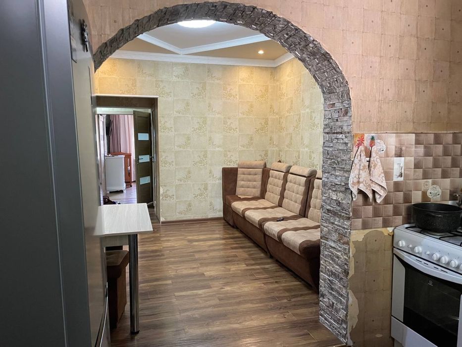 Продается просторная 3-комнатная квартира в Карасу-1. 3/1/5.