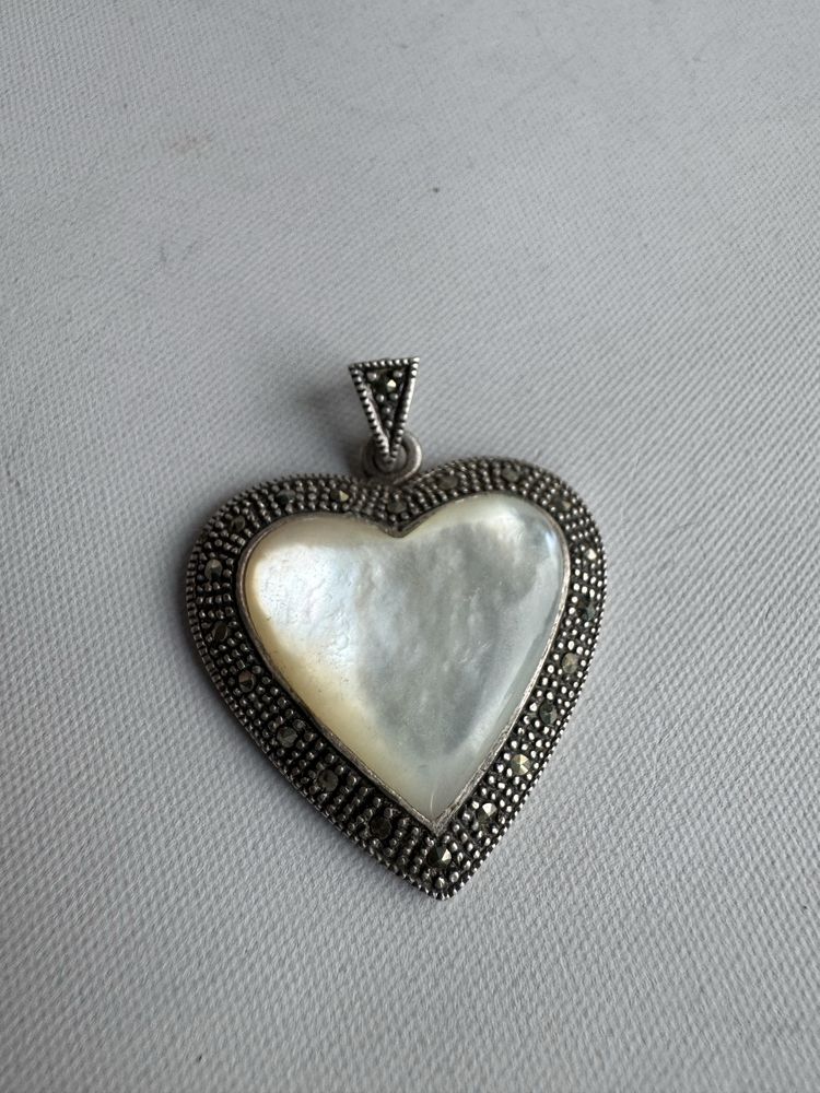 Pandantiv din argint, sidef si marcasite