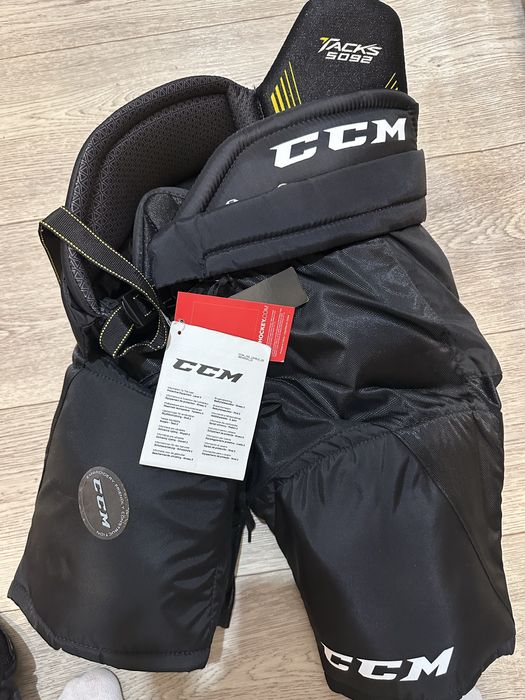 Продам фирменную детскую хоккейную форму новую