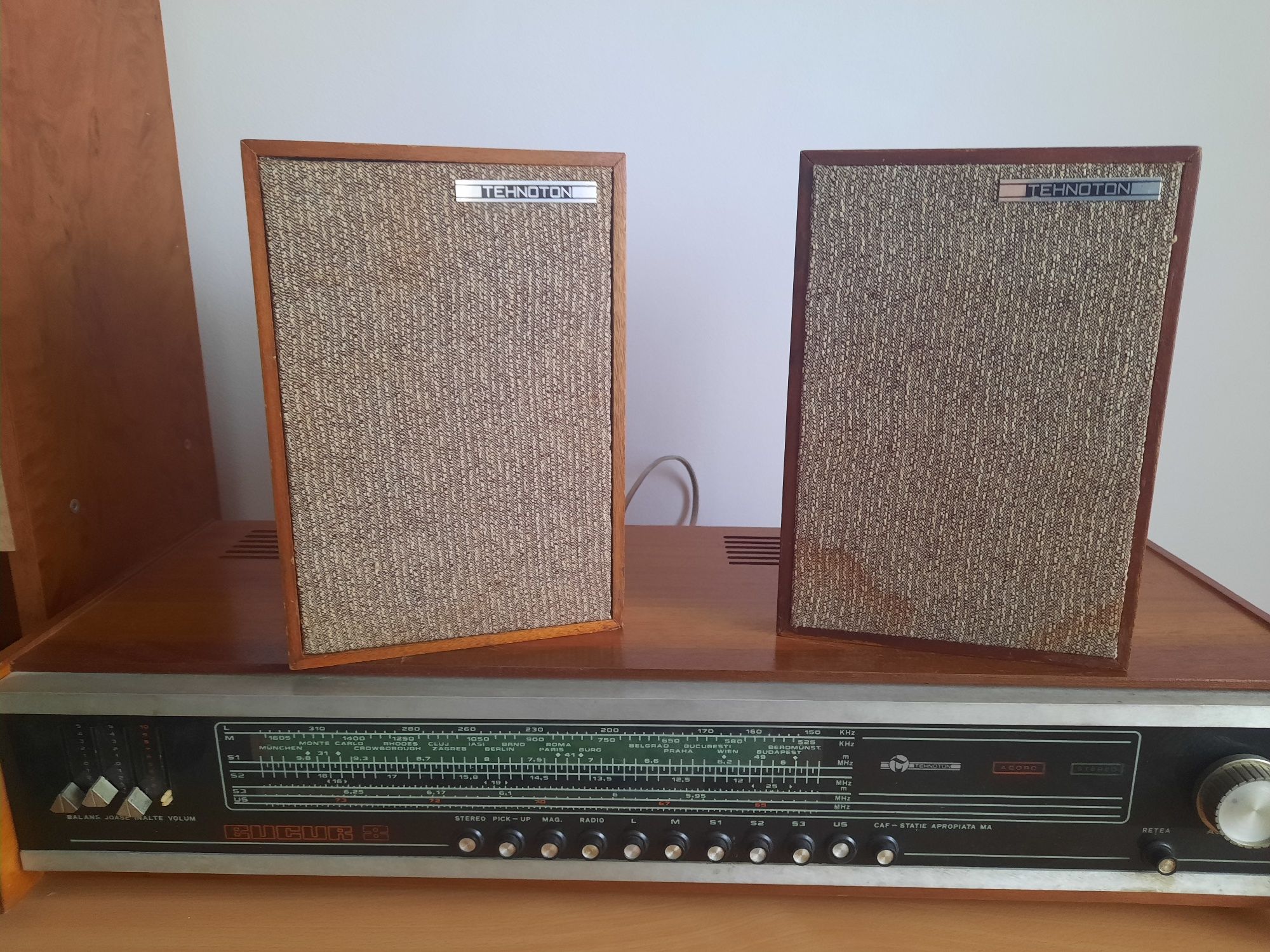 Radio Bucur din lemn masiv