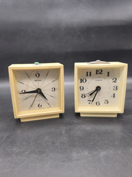 Будильники СССР в количестве