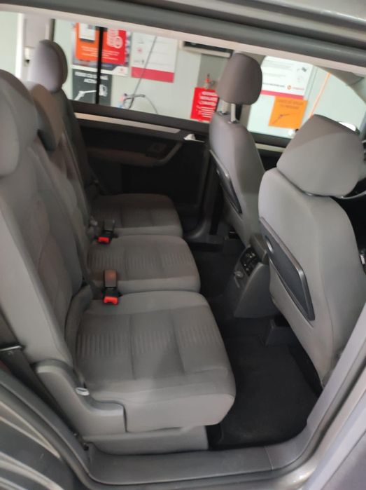 Vând Touran Facelift