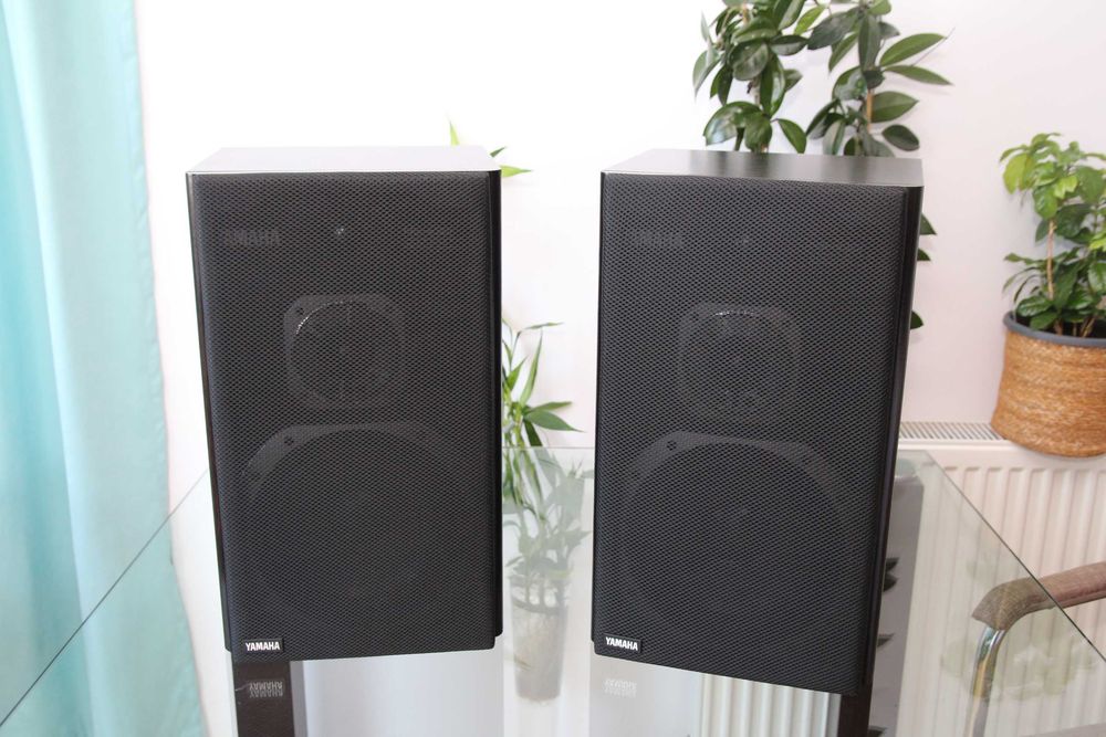 Pereche boxe Yamaha NS-S30i culoare negru cu maro.