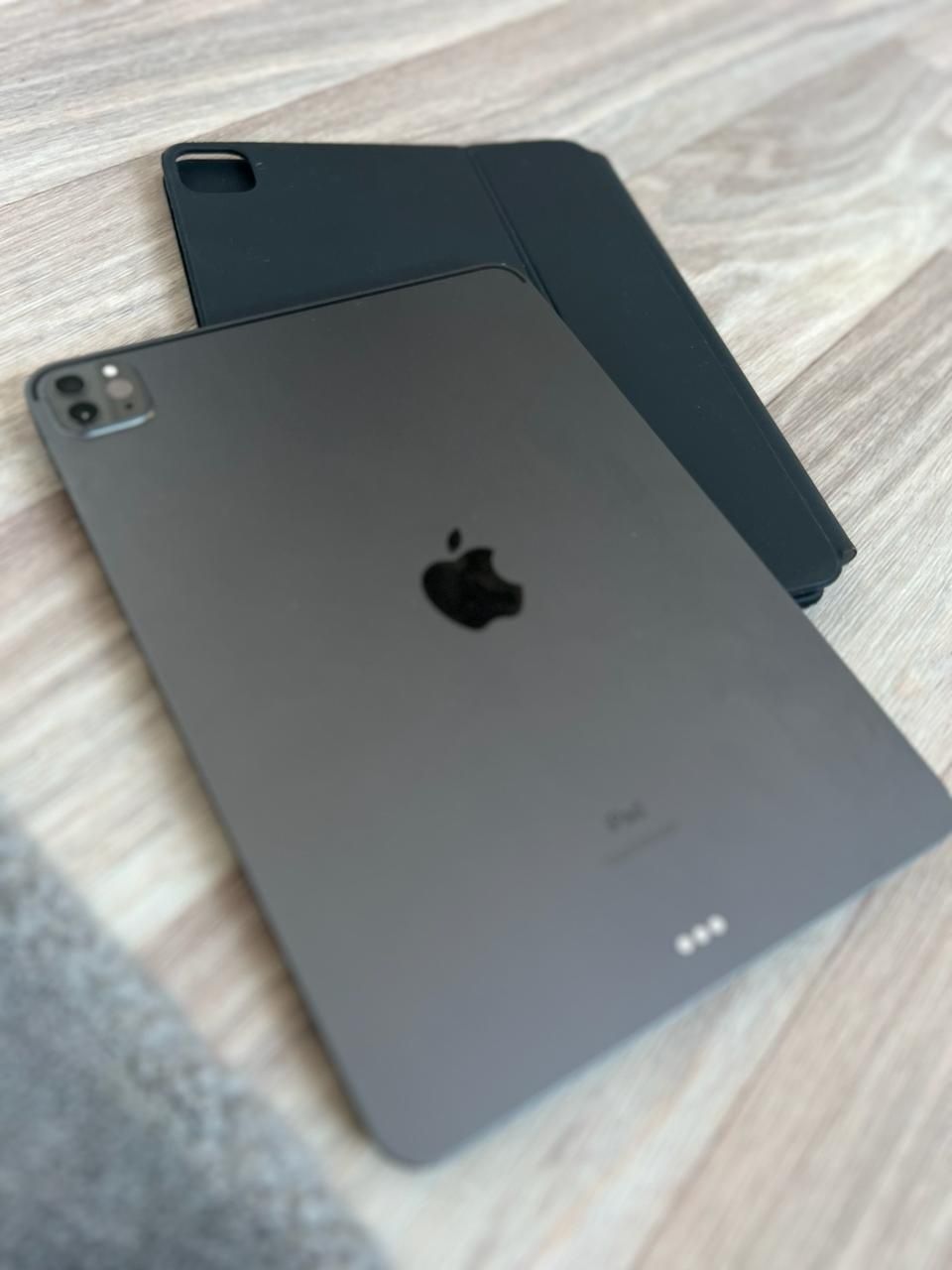 Продам Ipad pro с клавиатурой