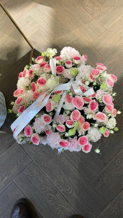 Букеты, Цветы на корзине