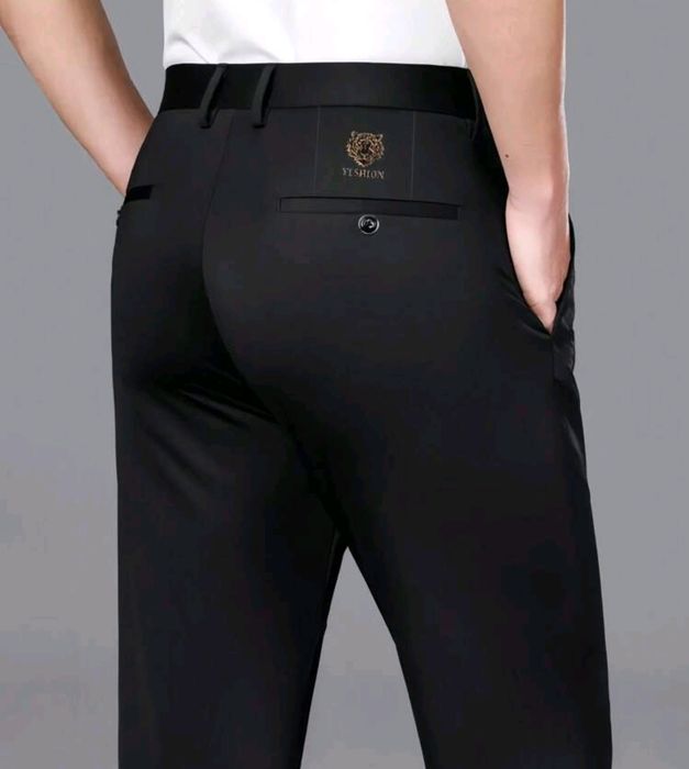 Pantaloni barbati noi,nepurtați.