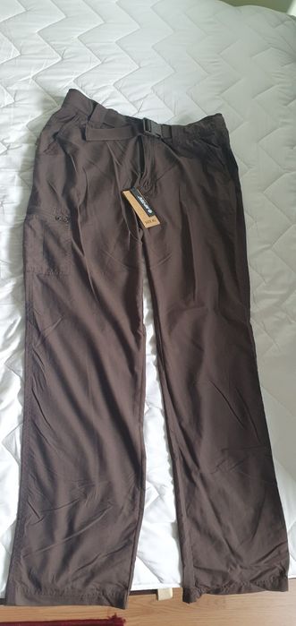 Pantaloni drumeții, material usor