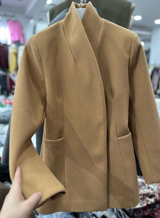 Пальто бежевое новое