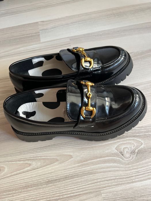 Vând pantofi negri de lac, mărimea 37.5