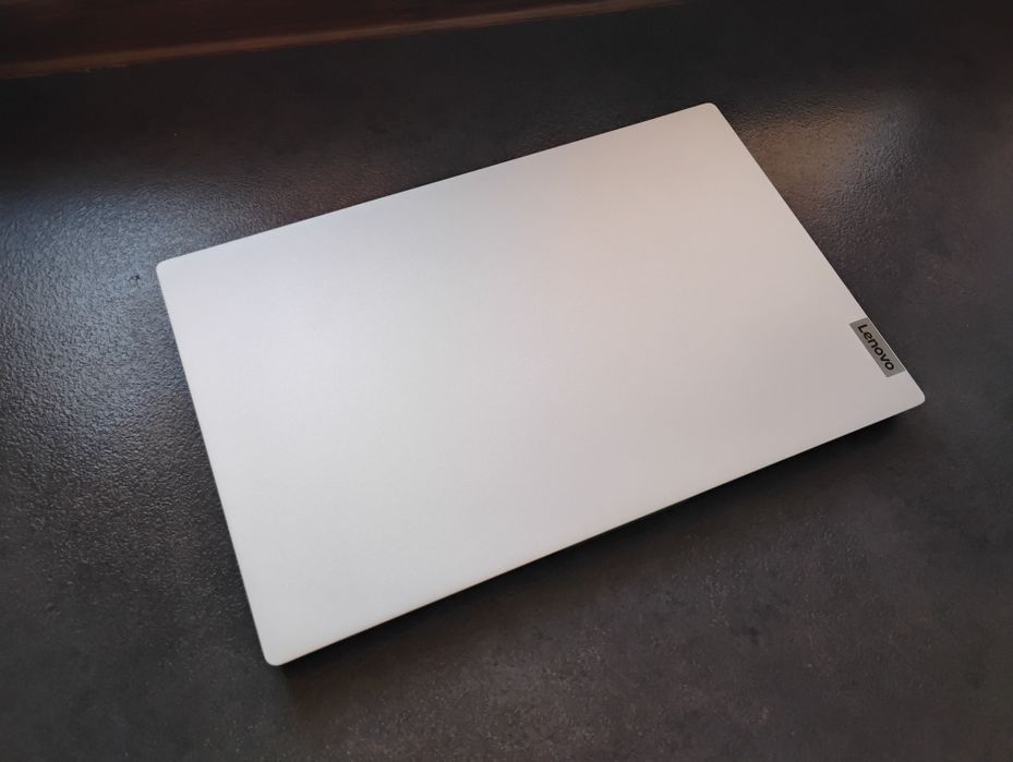 Laptop Lenovo - Ryzen 7 - 4000serie - vega 6 - 16GB