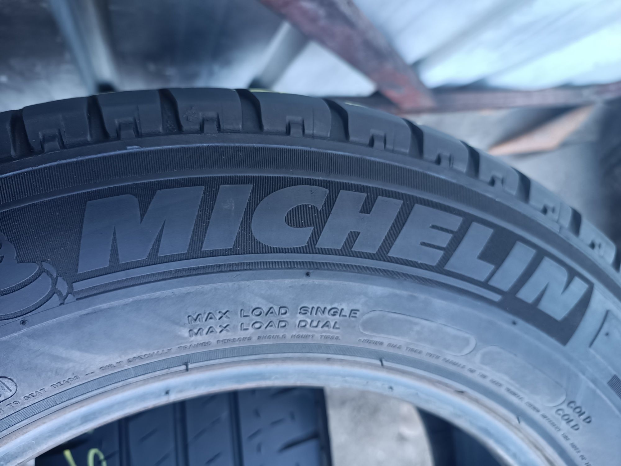 225/65/16 С Michelin Дот 2621