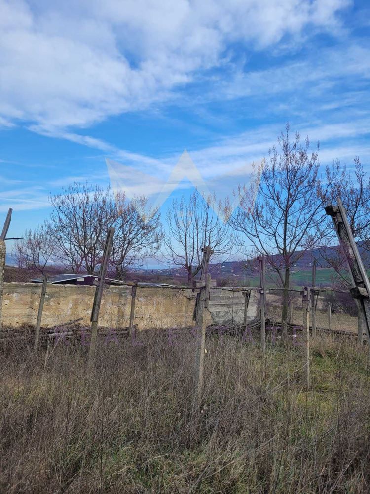 Парцел в Варна, област-с.Осеново площ 1206кв.м. цена 45000  с ток и в