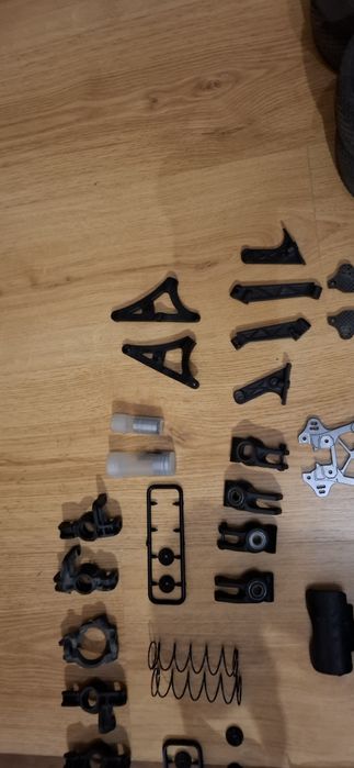 Rc truggy 1/8 със много части