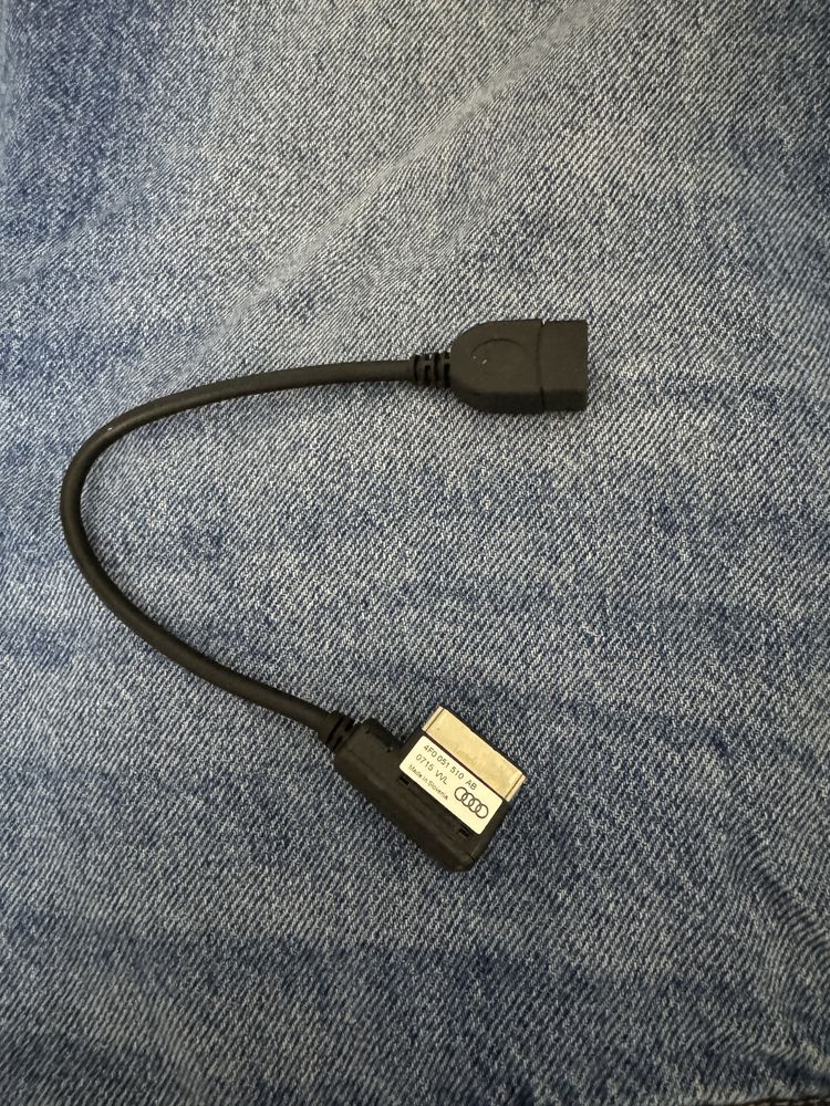 Mufe auxiliare Audi OEM pentru navigatie MMI (Lightning și USB)