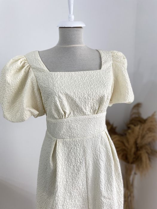 Rochie elegantă crem