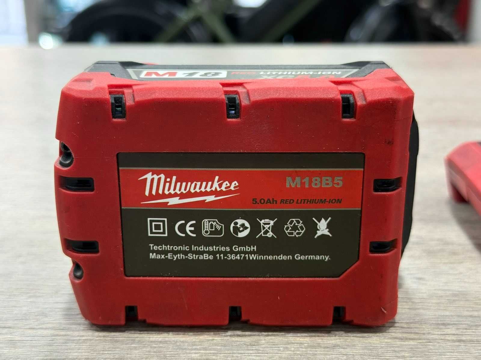 Винтоверт Milwaukee 18V 5Ah