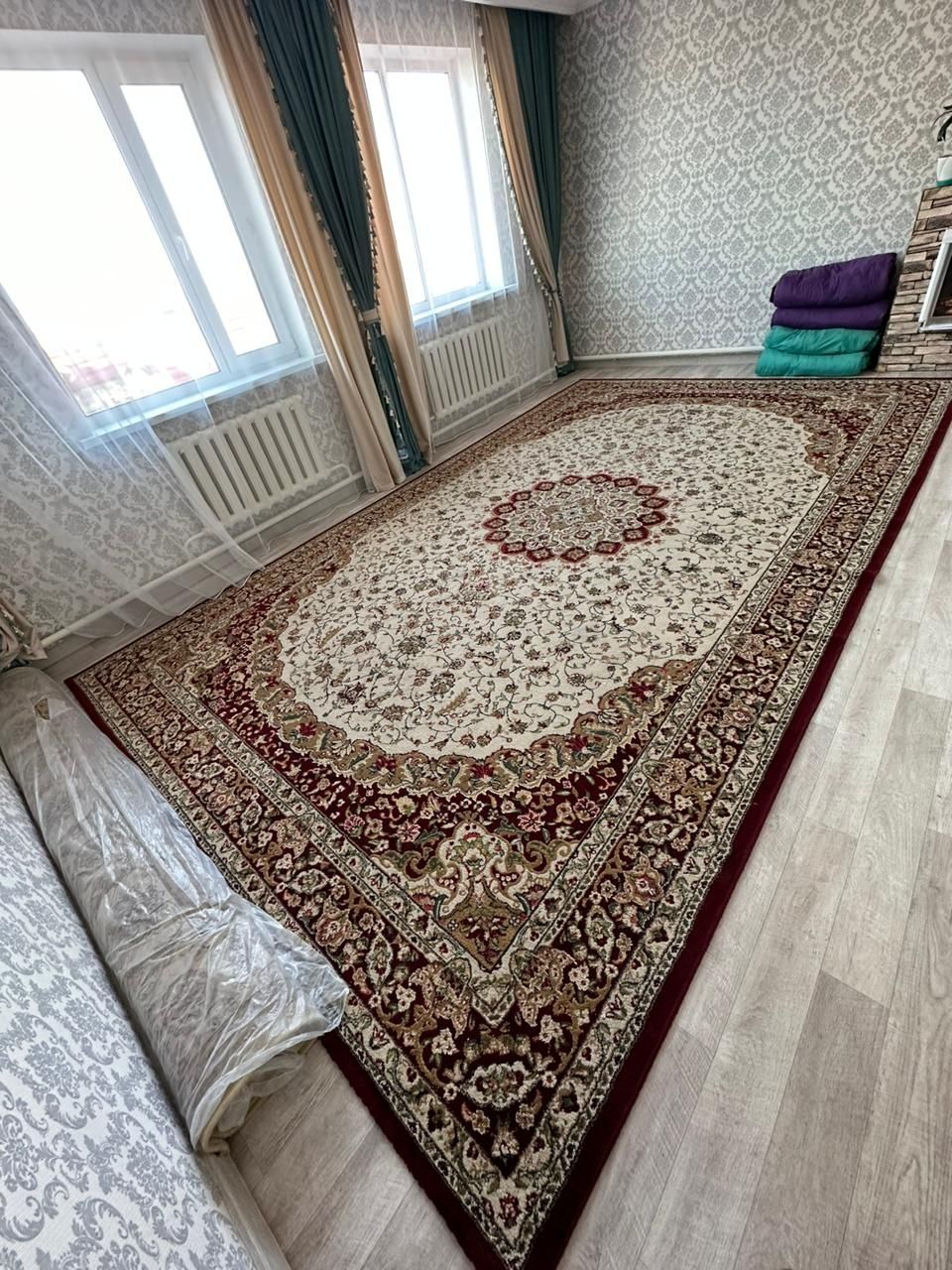 Продам ковер в отличном состоянии