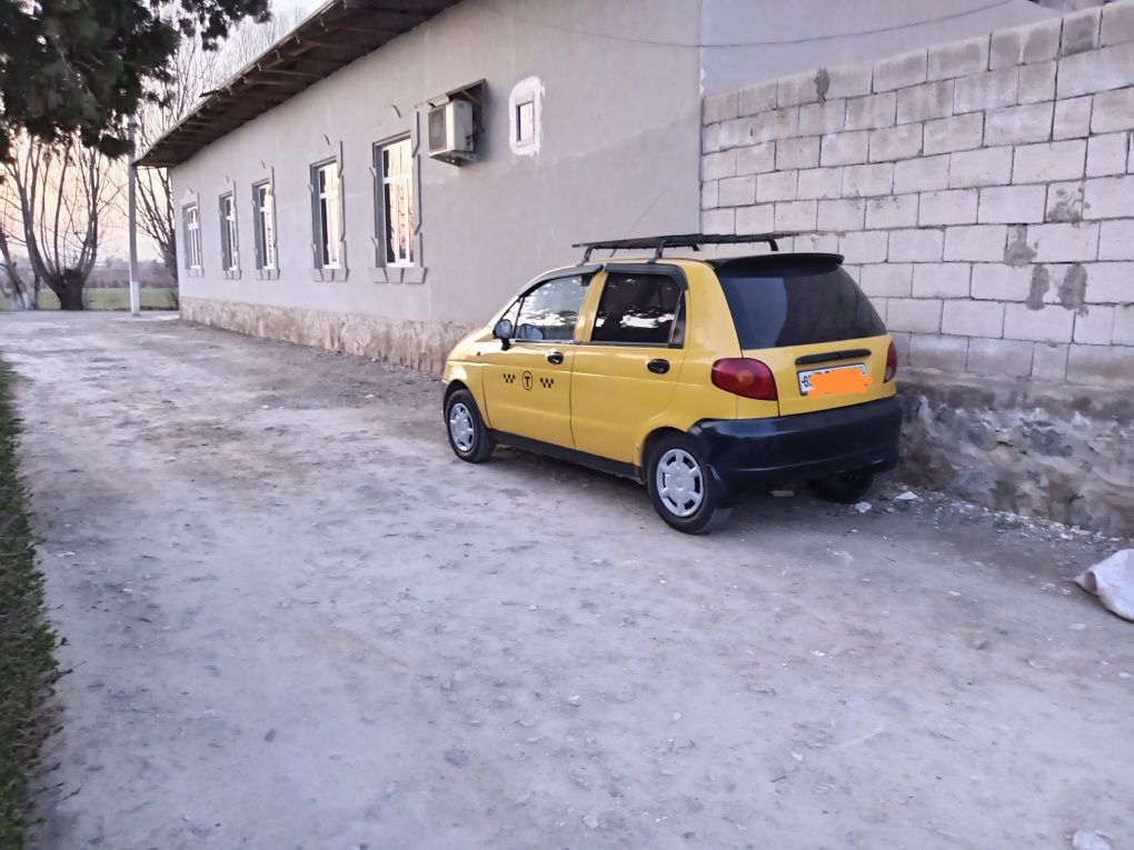 Avtomobil matiz sotiladi