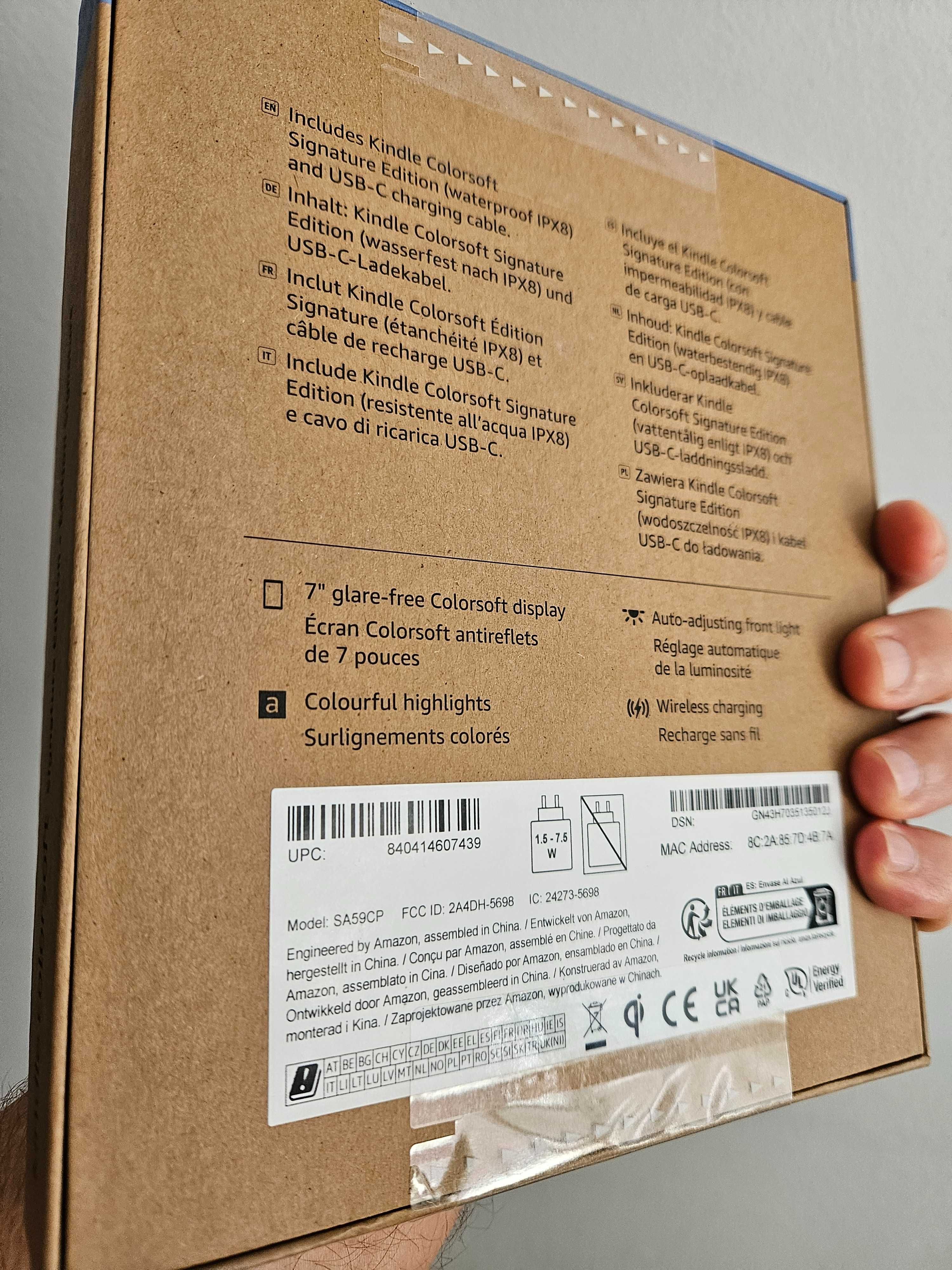 Tableta Kindle Colorsoft nou la cutie.