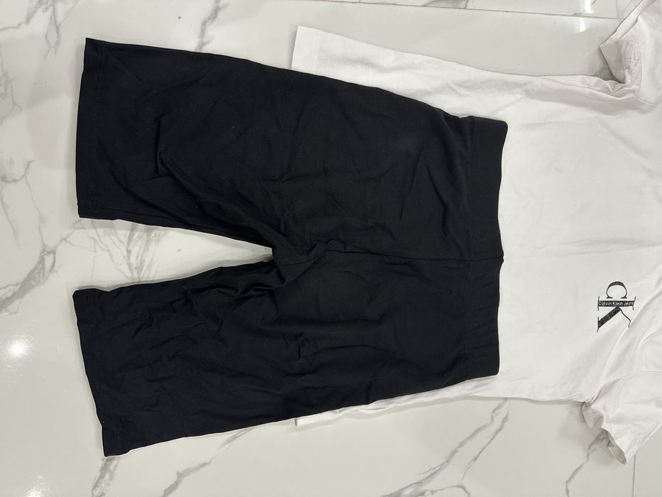 Къс Клин с тениска calvin klein и чанта