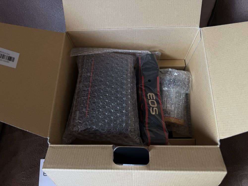 Продавам Canon EOS R3