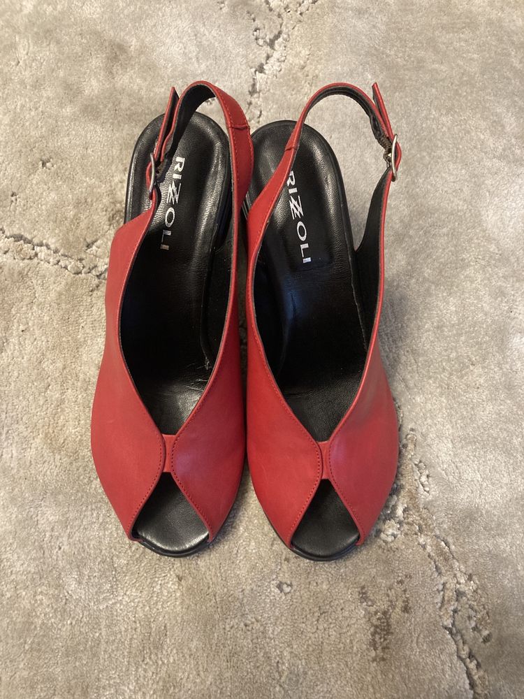 Sandale de piele Rizzoli.