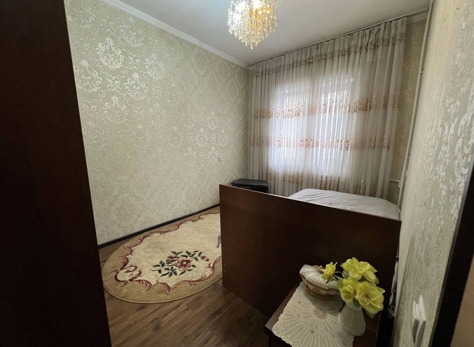 Квартира на С.Азимова 3/2/4 общ пл 82м/77 серия