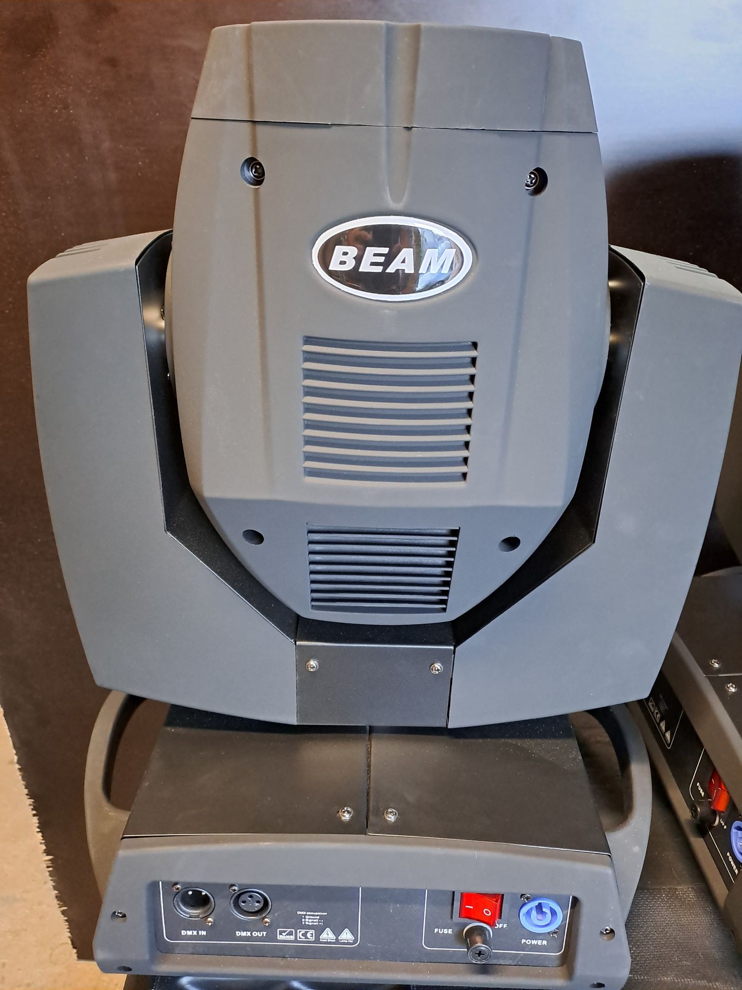 Moving head beam r7 230 / движеща глава /