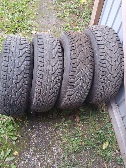 Set 4 cauciucuri/anvelope iarna 185/65/R15 88T in stare foarte buna!