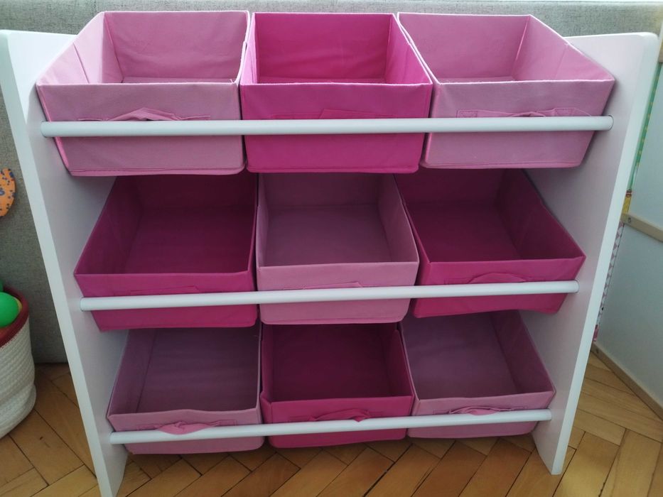 Етажерка за играчки