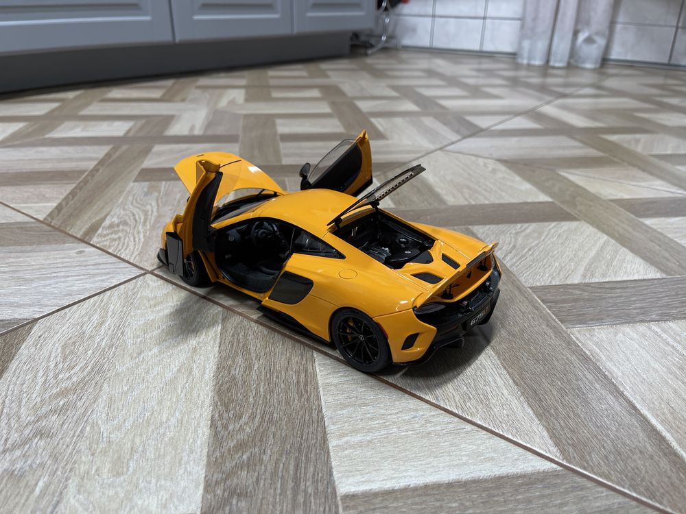 Macheta McLaren 675LT Orange Papaya 1:18 AUTOART