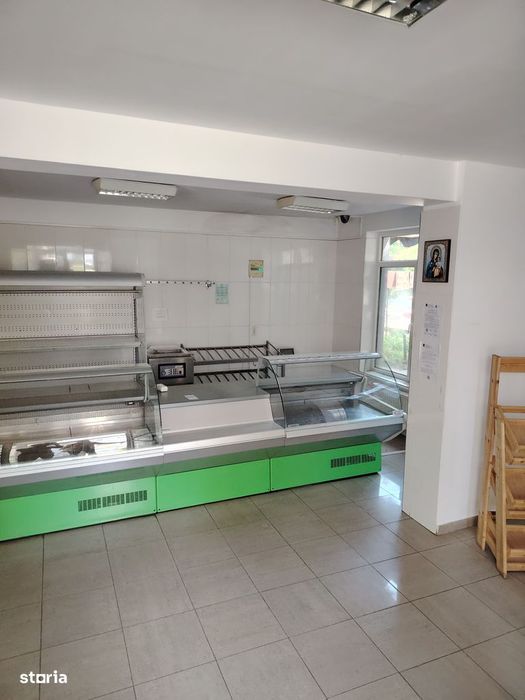 Obcini-Bloc Nou-Spatiu comercial,parter cu vad, 62 mp,pret 700E/luna