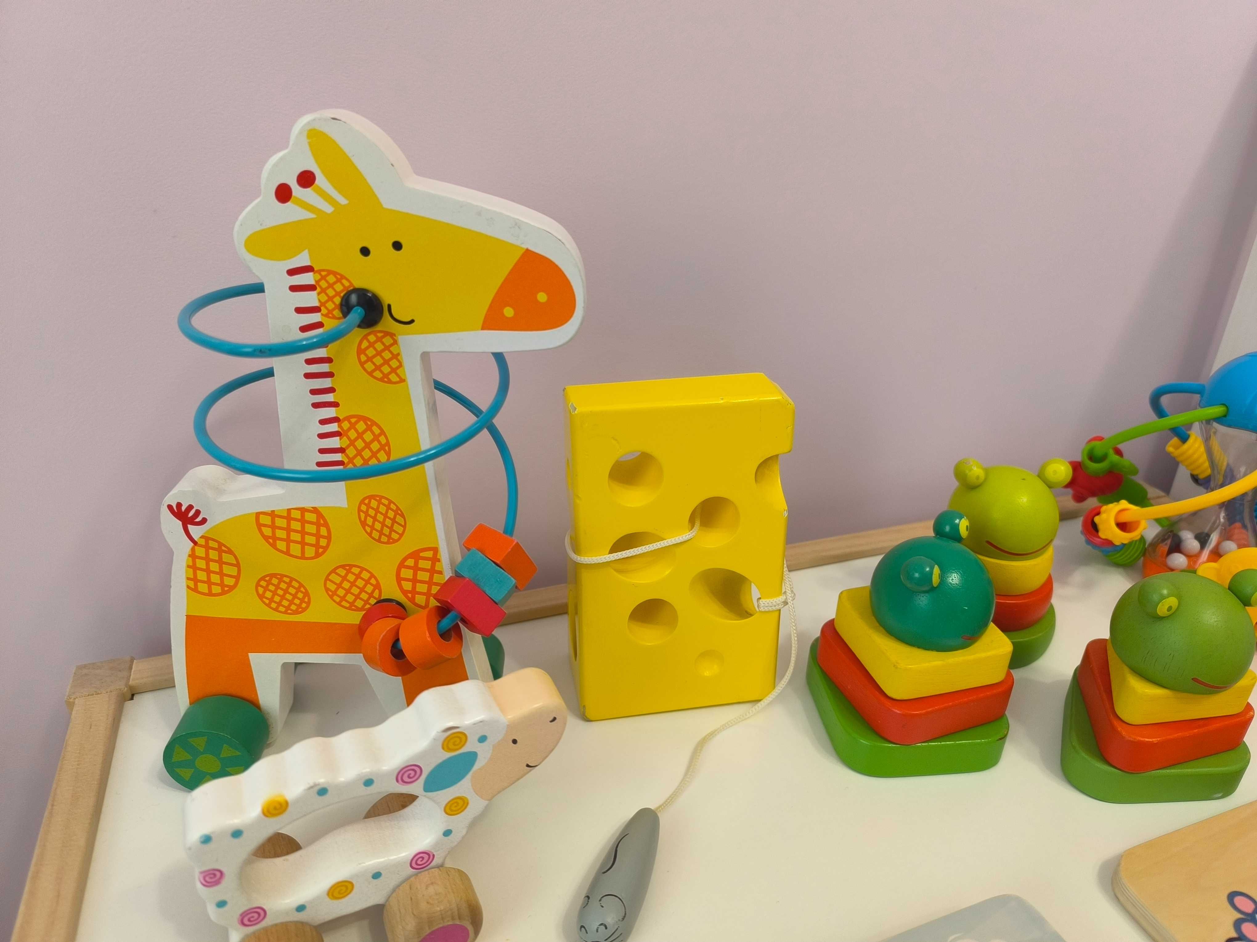 Детски образователни играчки -дървени низанки за бутане финна моторика
