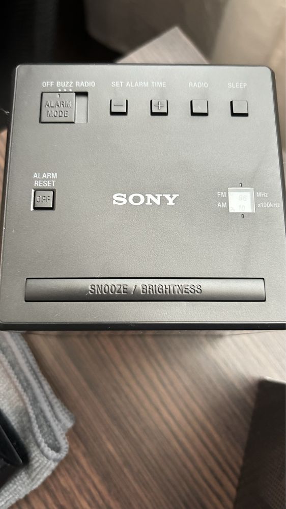 Радио часовник SONY