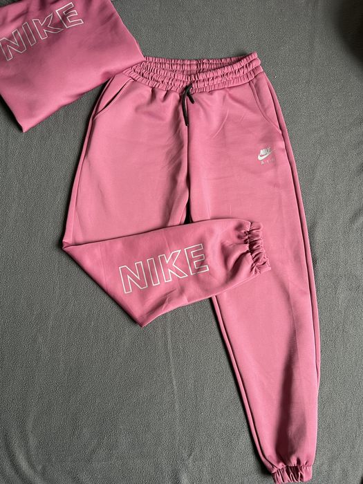 Дамски спортен екип Nike, размер М/L