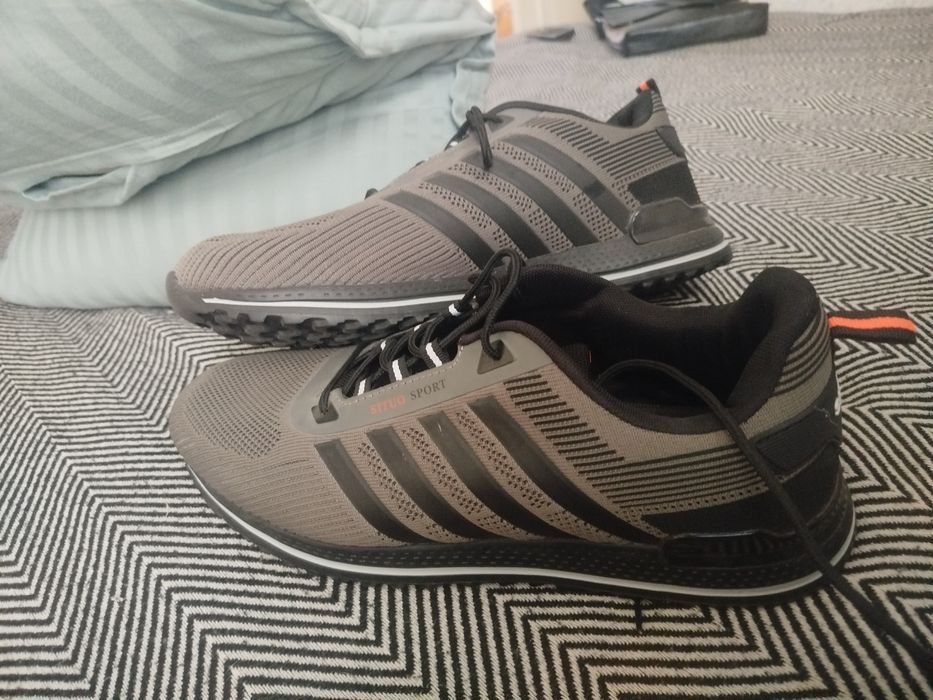 Здравствуйте продаю кроссовки