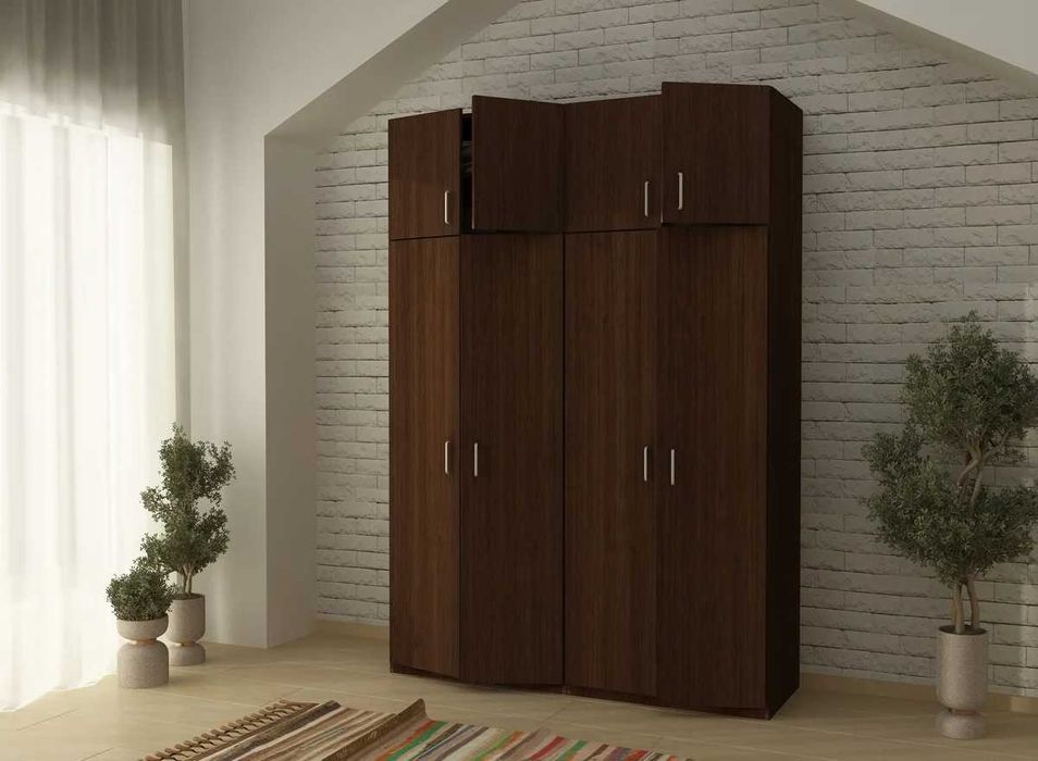 Чисто нов четирикрилен гардероб с надстройка, цвят венге