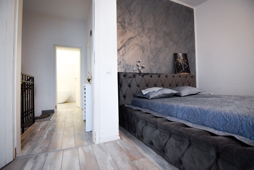 Vand  casa in bucov!