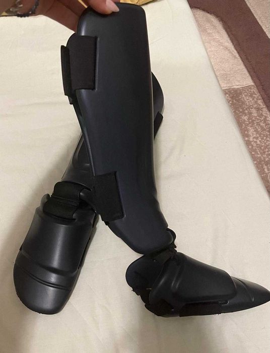 Tibiere OutShock albastre noi (de la Decathlon)