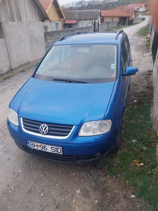 Vând turan 1.6 fsi anul 2005