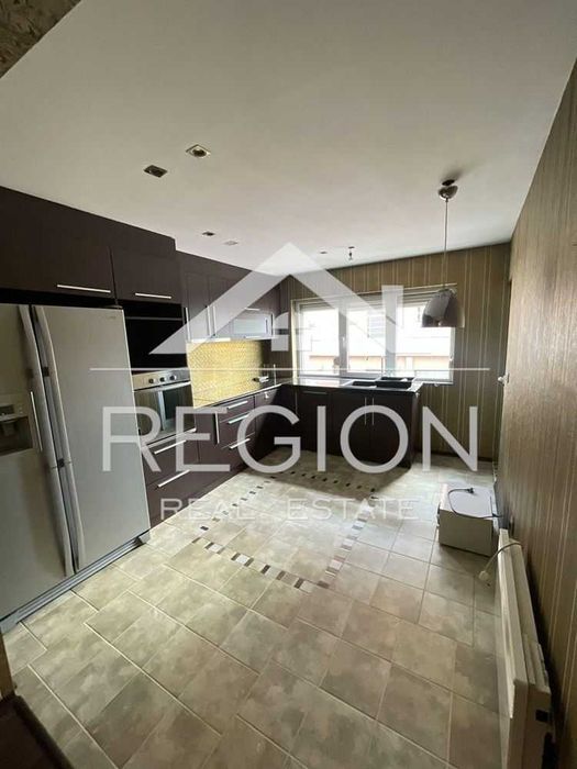 Дава се под наем Тристаен апартамент в Варна, Централна поща - 90 кв.м за 510 € - Снимка #2