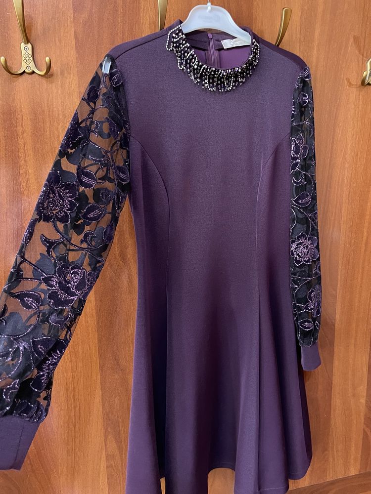 Фиолетое платье