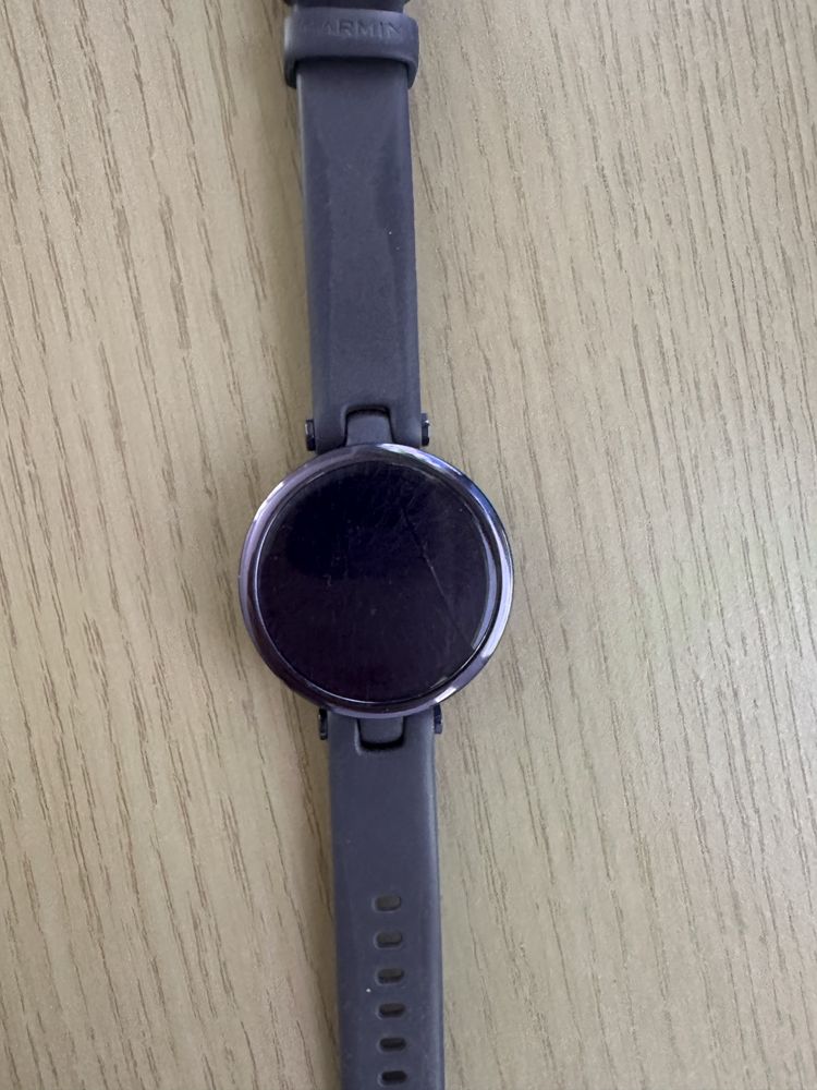 Смарт часовник Garmin Lily