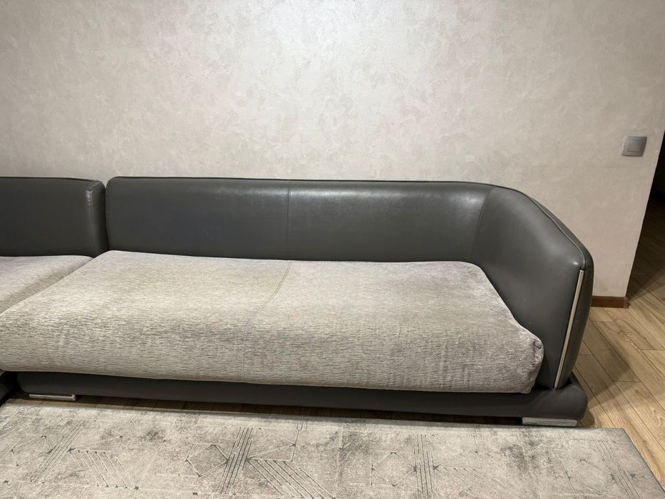 Продам угловой диван срочно